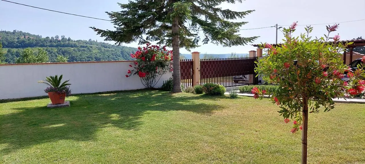Aliana Apartment Secovlje